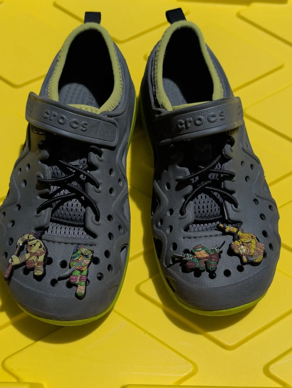 CROCS Kids Size 3 Gray & Lime Water Shoes with Ninja Turtle Charms